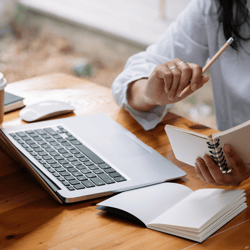 Pierre papier VS investissement locatif en direct : comment choisir ?